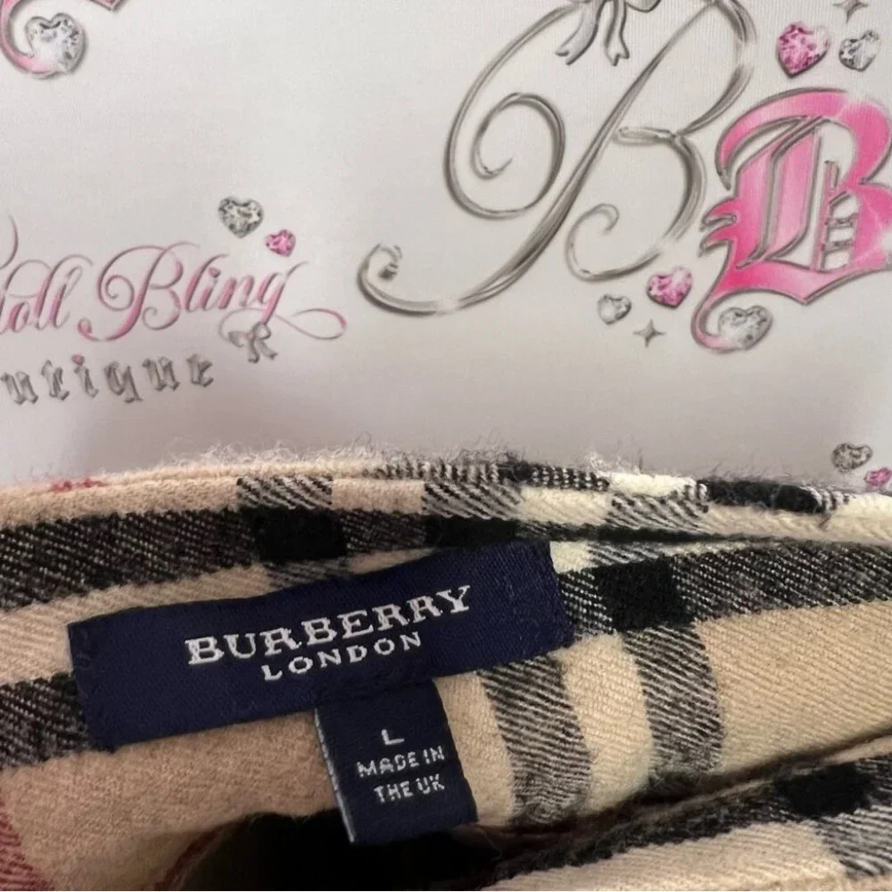 Burberry skirt plaid nova check print pleated pockets on back cute school girl